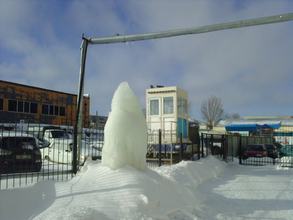 Ледяная фигура из трубы отопления/Pipe-Ice sculpture