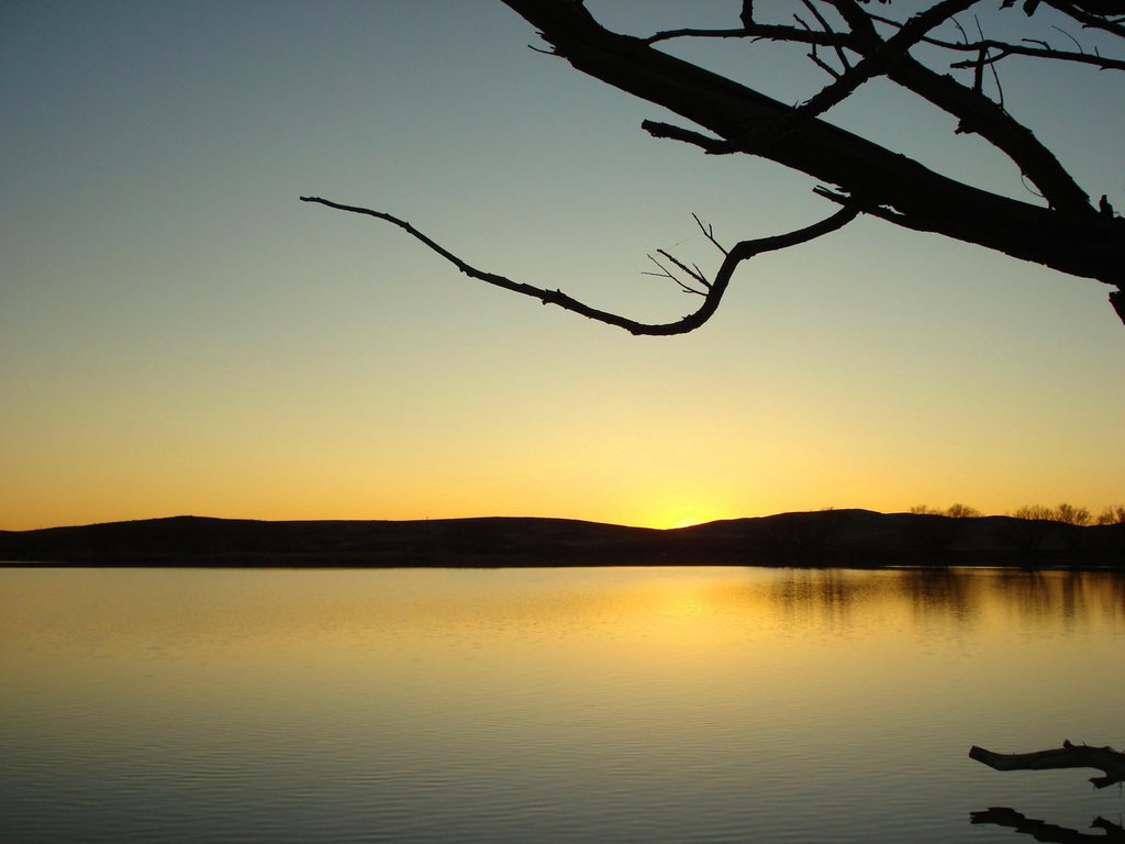 Вечер на озере в сопках