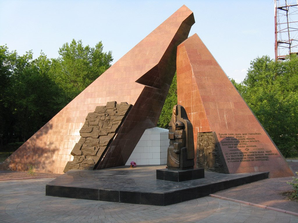 памятник шахтерам