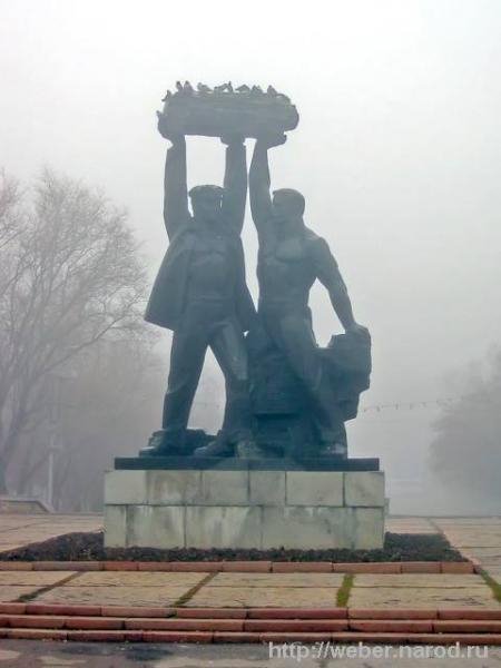 Караганда. Монумент "Шахтерская слава"