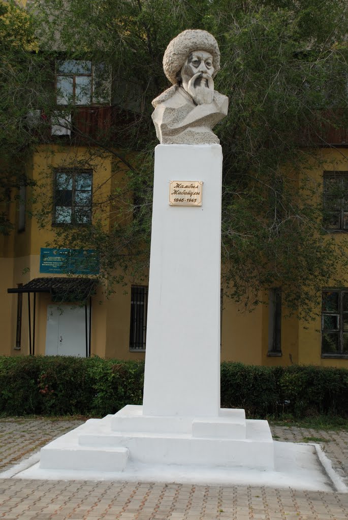 Памятник Джамбулу
