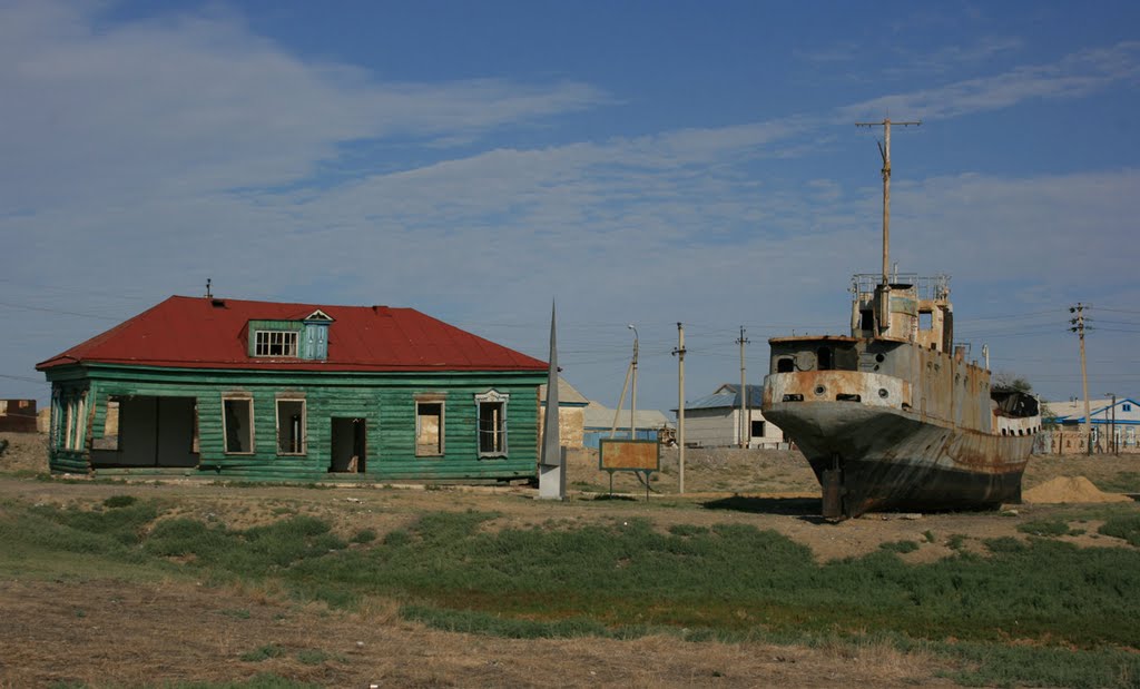 Лев Берг сзади.