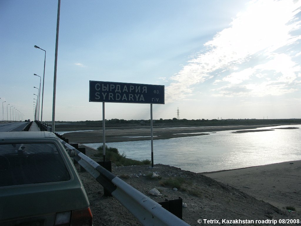 Road M32 Kyzylorda-Aralsk Syrdarya river