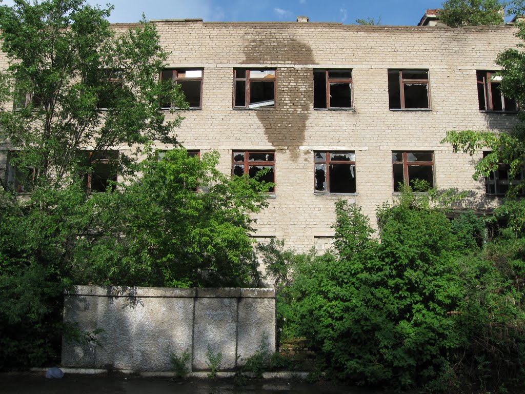 Бывшая воинская часть 40244...трибуна
