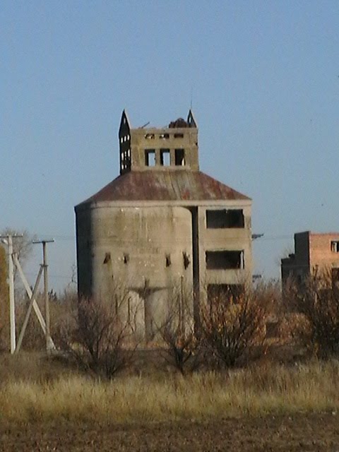 Заброшенное зернохранилище