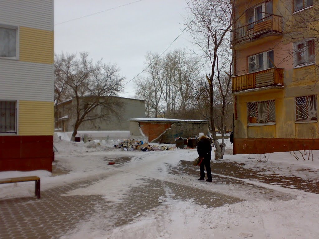 Мусорка рядом с ЦОНОМ