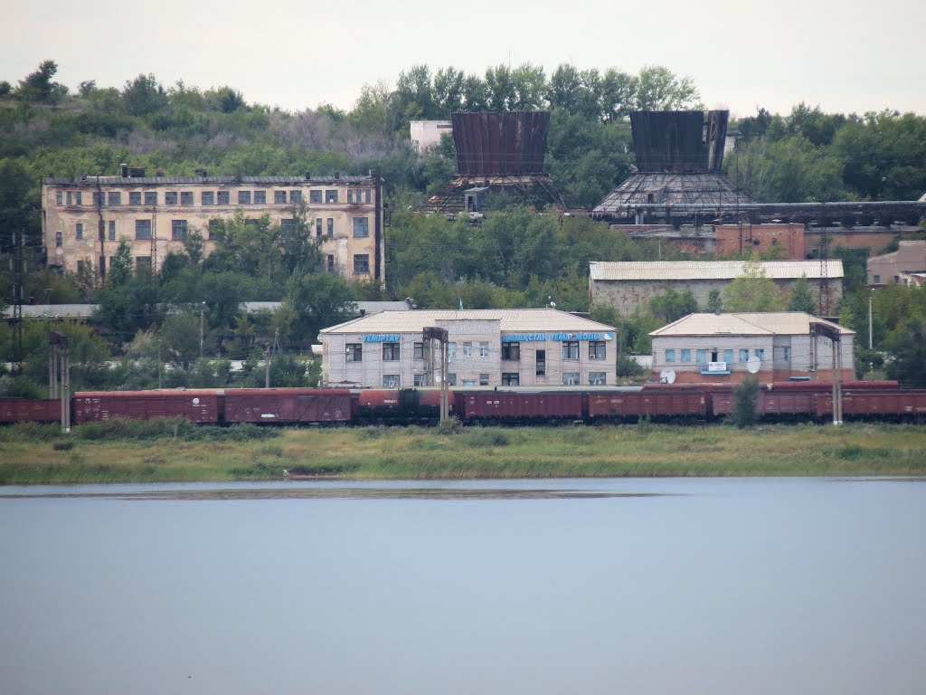 Вид на станцию со стороны озера. 11 августа 2013 г.