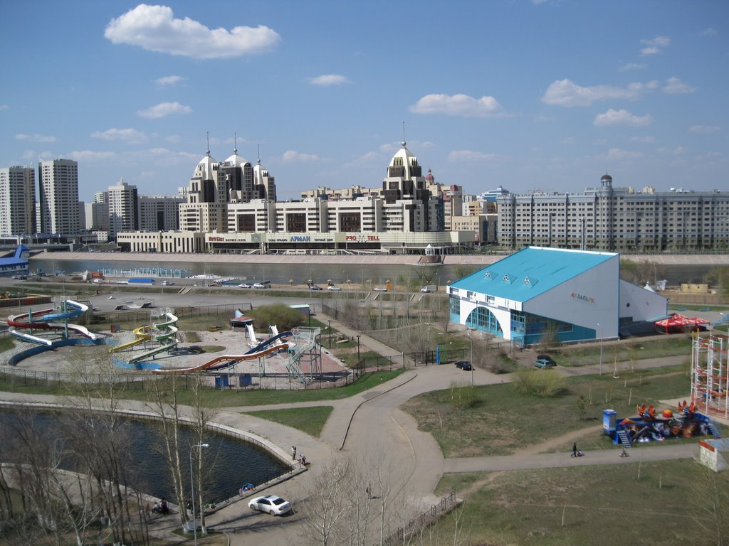 View on Radisson SAS Hotel & Convention Center from a ferris wheel