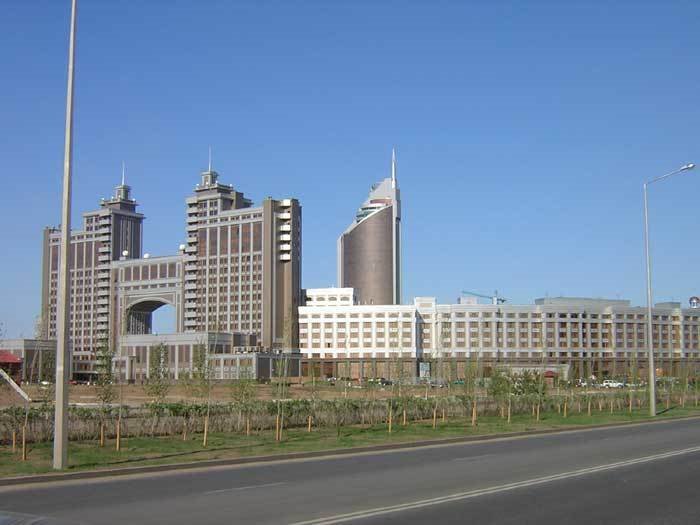 KMG bldg from love alley