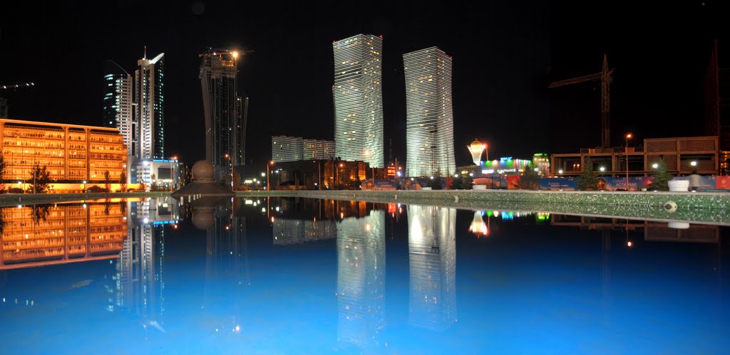 Вечірня Астана. Фонтан з голубим дном_Evening Astana. Fountain with blue bottom