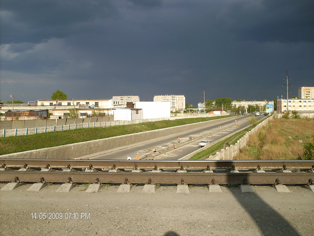 Железнодорожный мост на выезде в сторону аэропорта