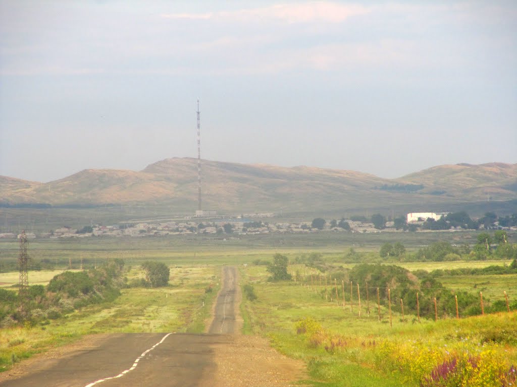 Дорога подходит к райцентру Кокпекты. Road leads to Kokpekty town.