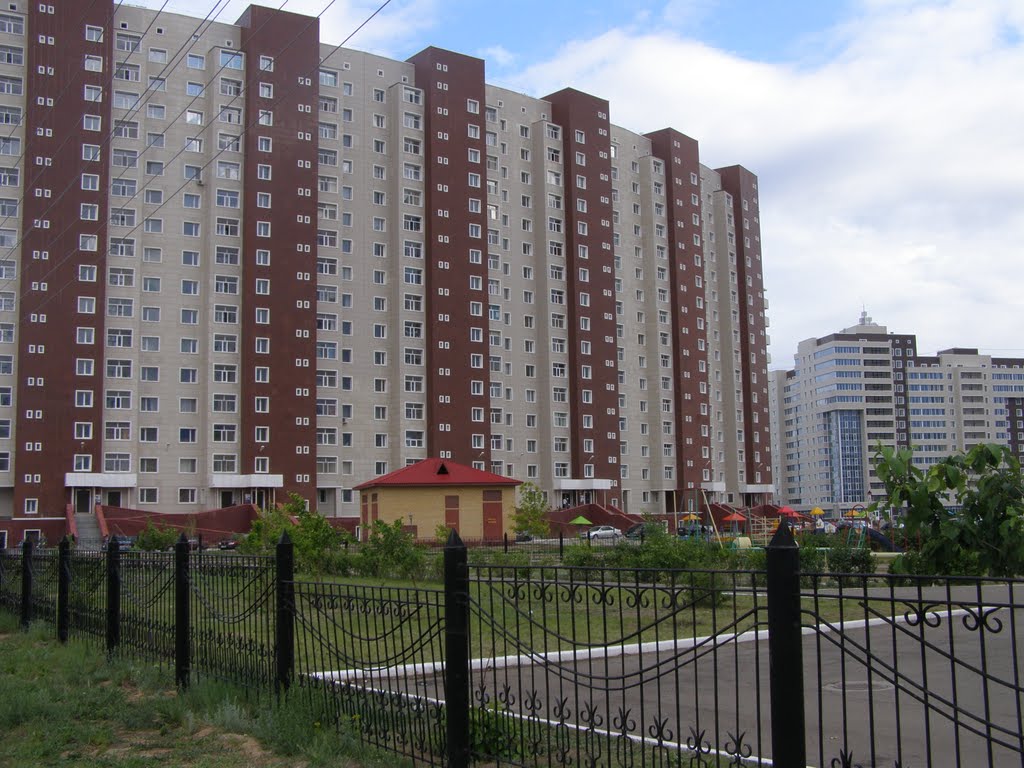 "Независимость" - со двора / Residential complex in avenue Mamysh-uly