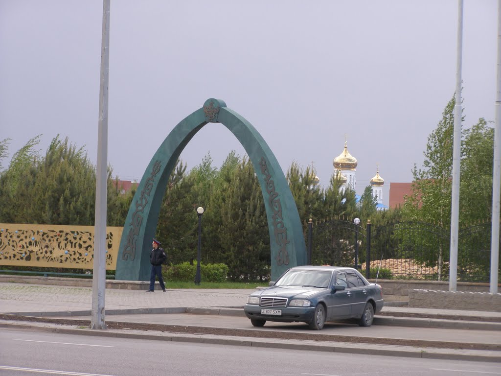 Парк находится под надежной охраной /  Park is under heavy guard