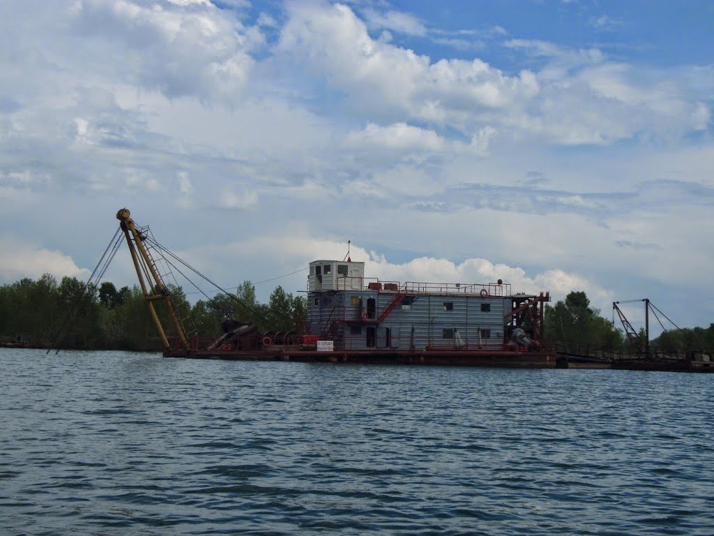 г. Усть-Каменогорск, котлованы (баржа земельного снаряда), май 2010
