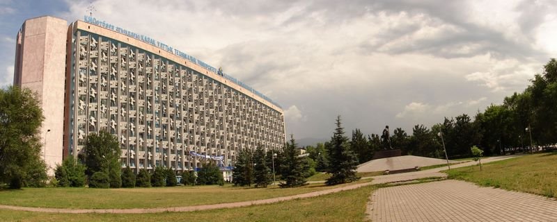КазНТУ, панорамный снимок, сделан из 8-ми фото, 2007г.