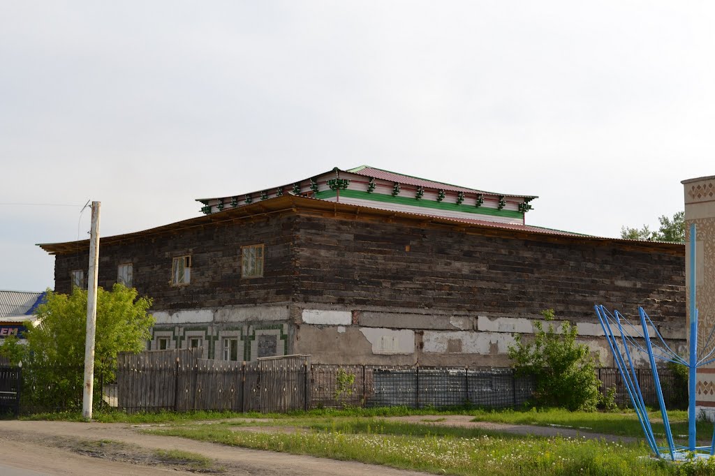 Строящийся торговый дом.