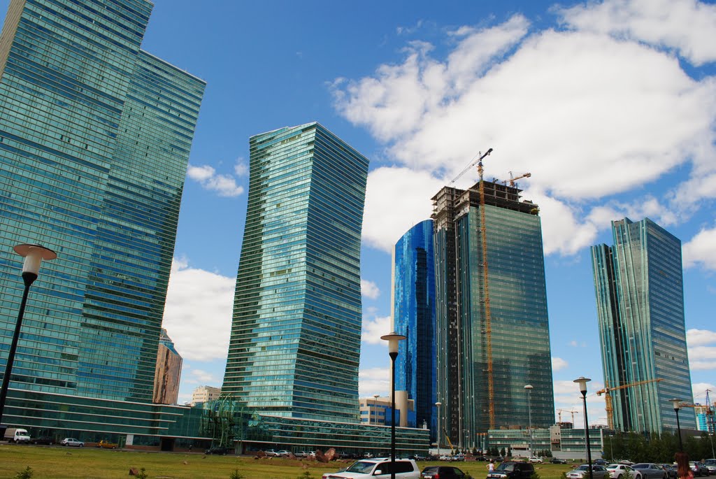 Танцюючих будинків в Астані за рік побільшало!_Dancing buildings in Astana for the year was over!