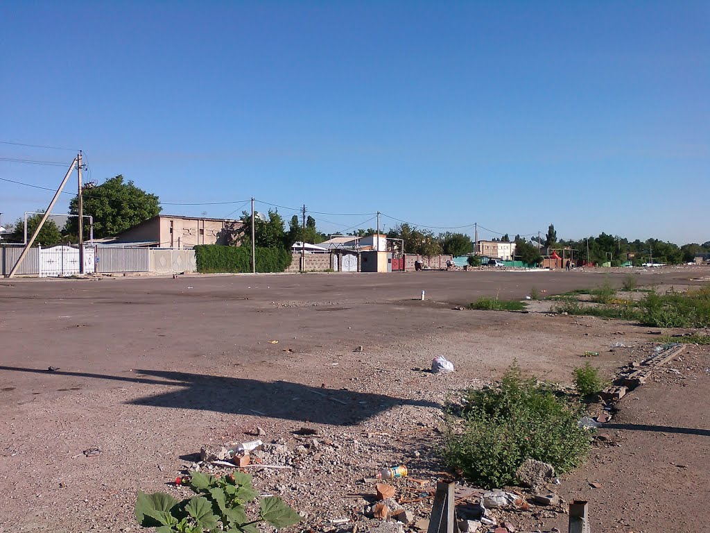 Тут была барахолка. На северо-запад