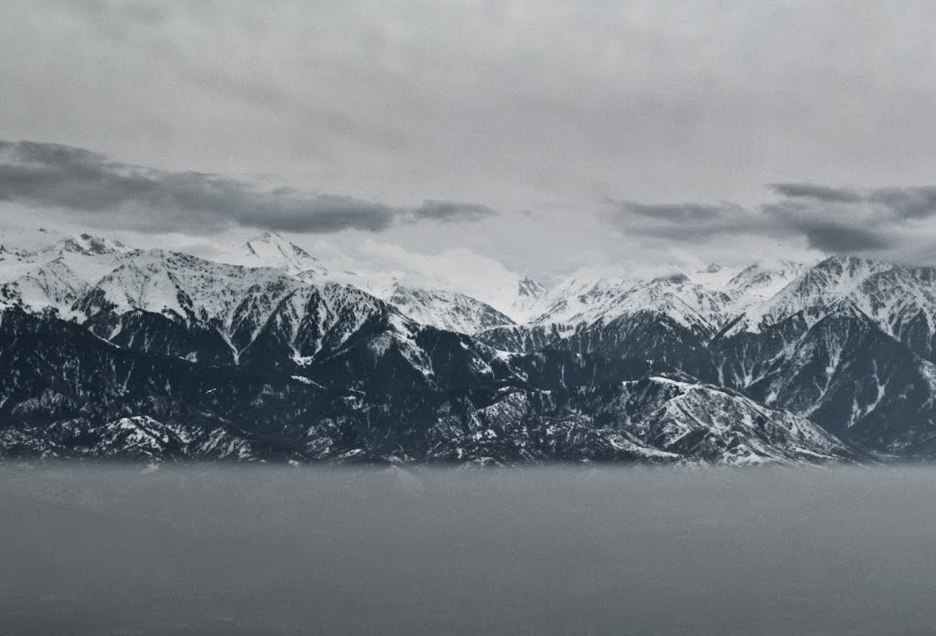 Almaty mountains, photo from the plane / Алматинские горы, фото с самолёта
