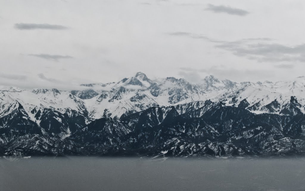 Almaty mountains, photo from the plane / Алматинские горы, фото с самолёта
