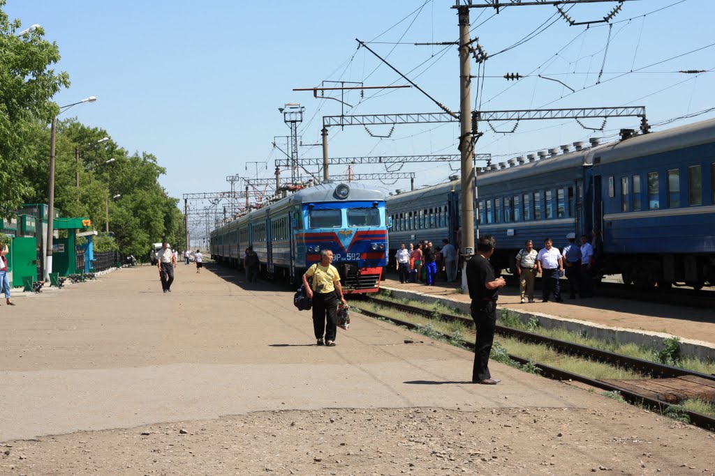 На перроне вокзала