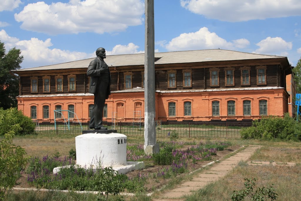 Памятник Ленину