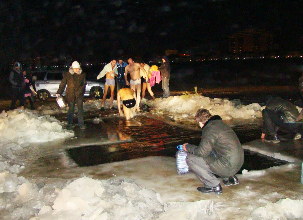 Крещенские купания 2010 года на пляже в жилгородке