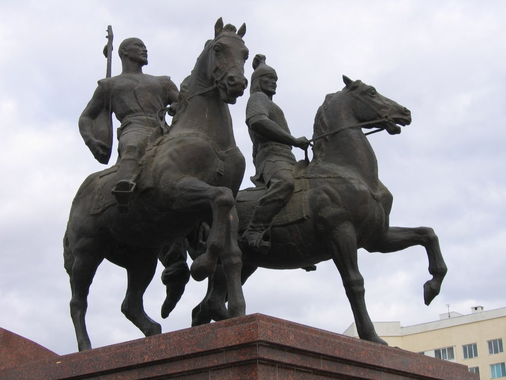 Памятник на Центральной площади