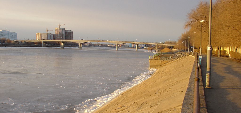 Река Урал и мост