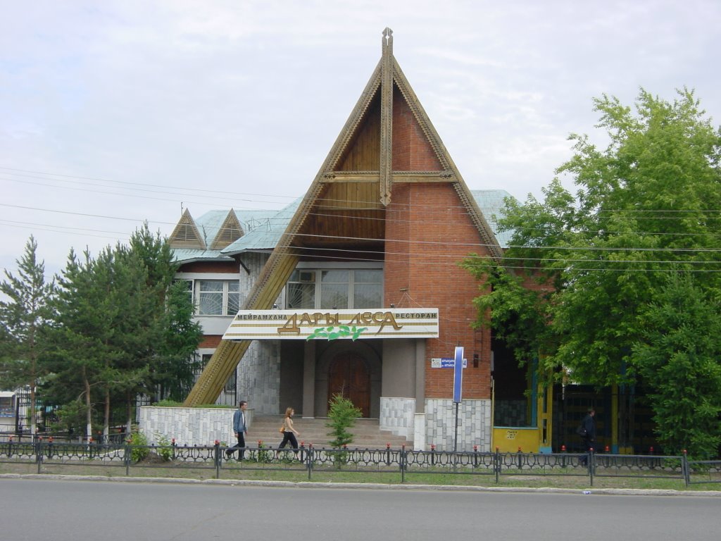kustanay - Qostanay 20-6-2004 Restaruante desde Plaza hasta Iglesia Ortodoxa