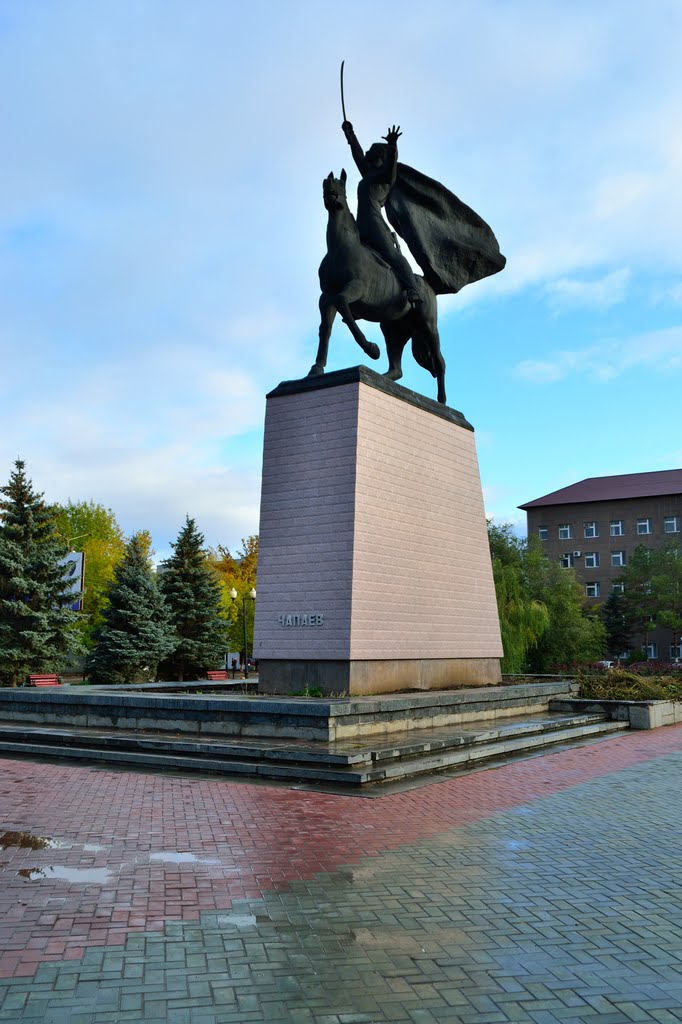 Памятник Чапаеву