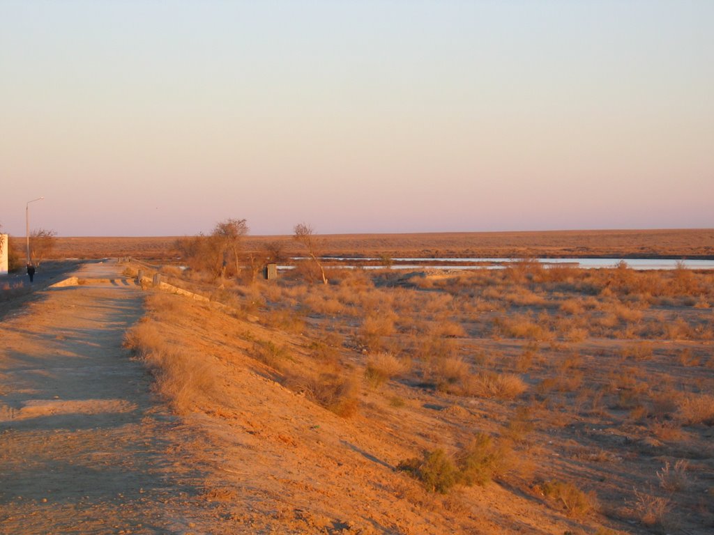 06.11.05 Leninsk, sunset at the beach Syr-Darya river