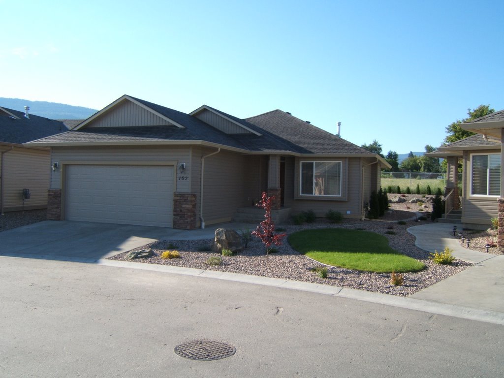 #102, 2200 - 53 Ave (front)