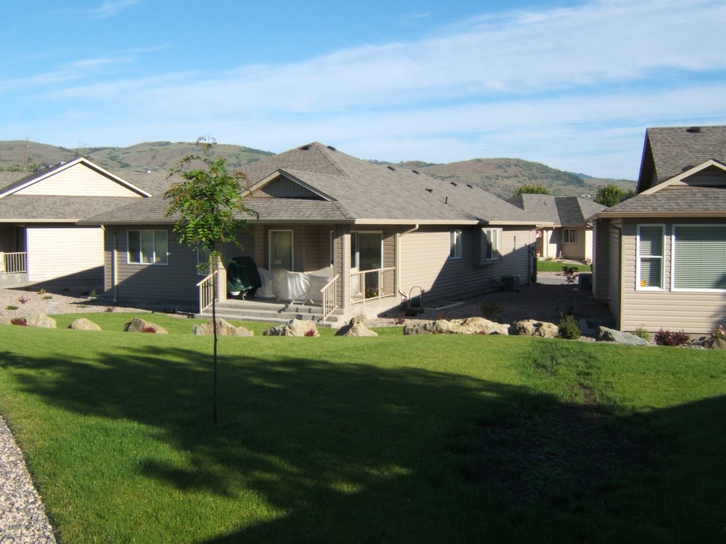 #102, 2200-53 Ave (rear)