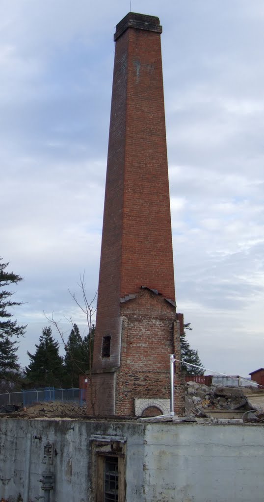 Old VJH incinerator chimney just before demolition
