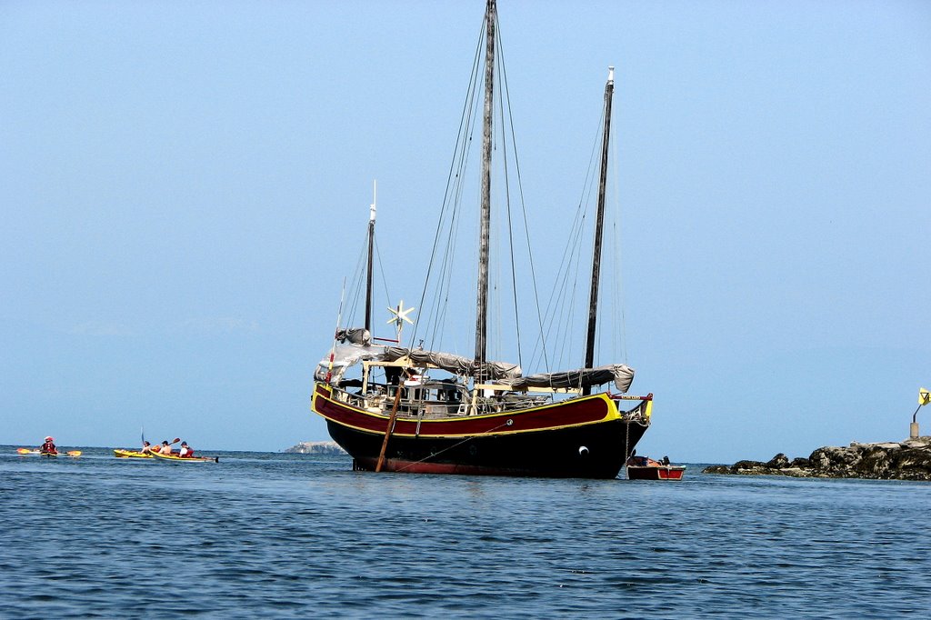 Junk anchored in the Gap between Newcastle and Protection Islands