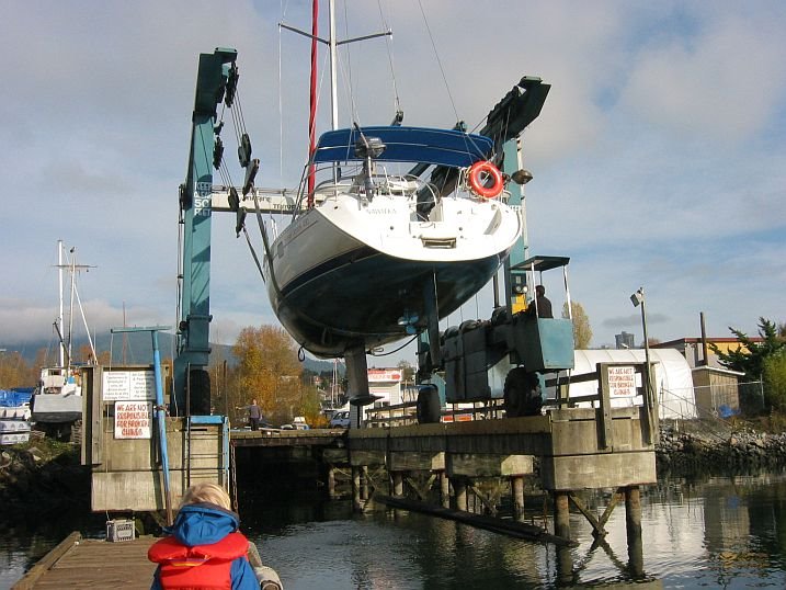 Travel-lift at Mosquito Creek, Nawitka in slings