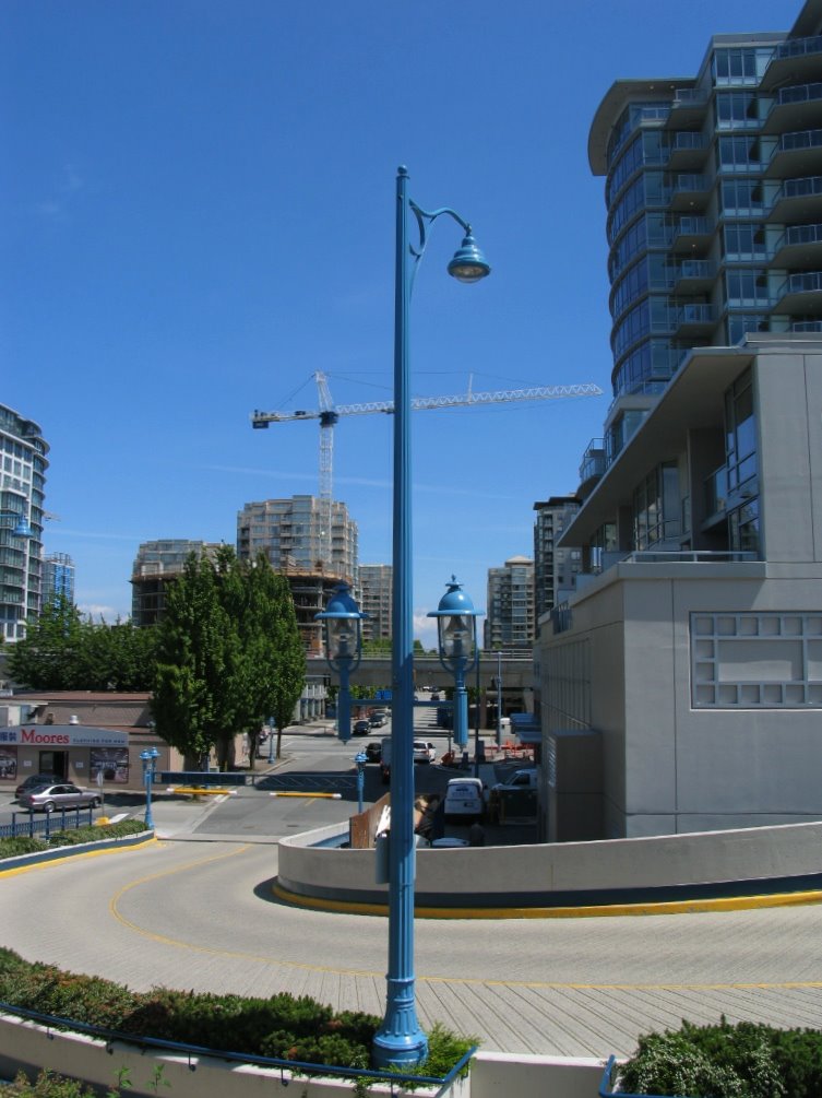 Down the ramp into the city !