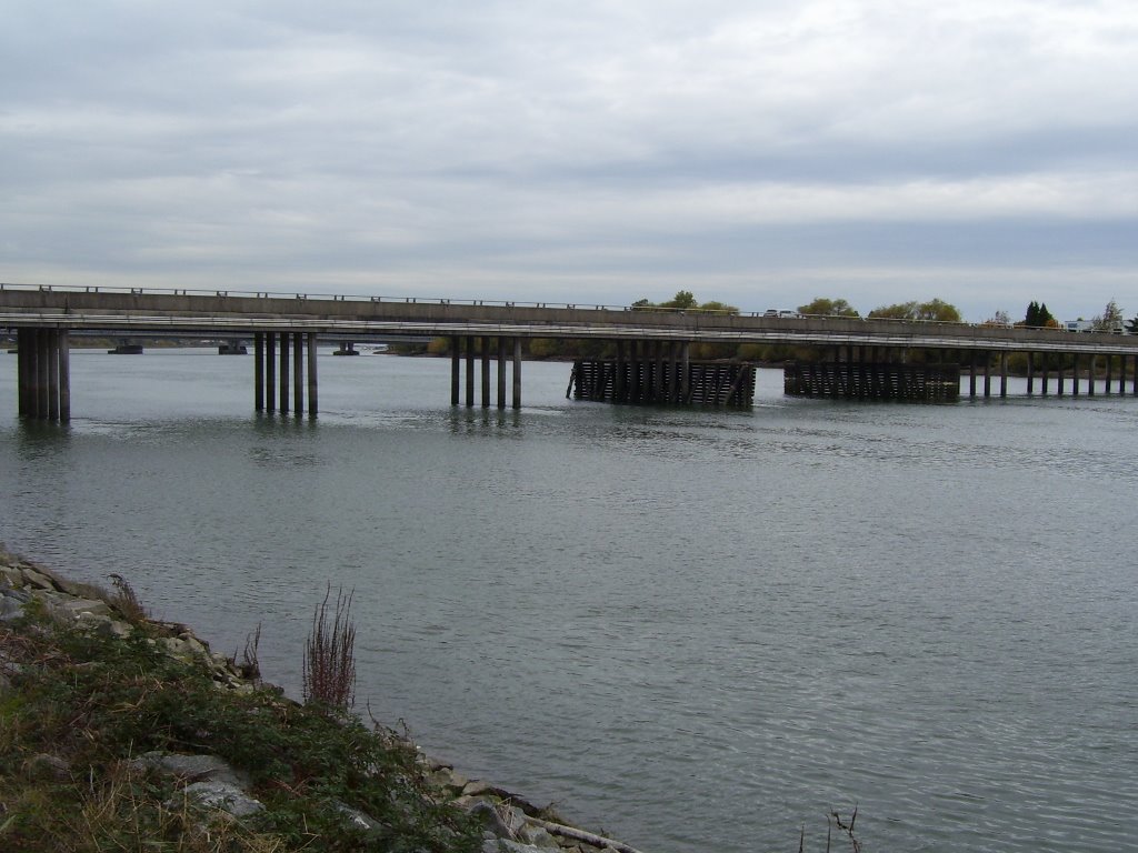 Dinsmore Bridge, Gilbert Road