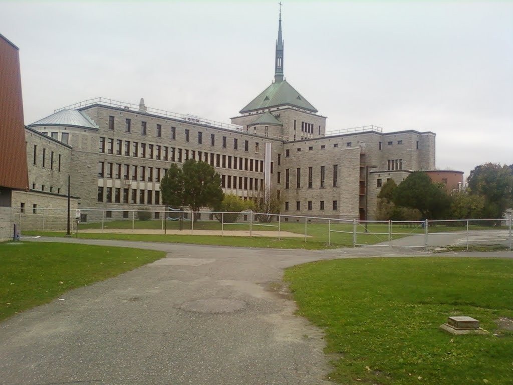 UNIVERSIDAD DE VICTORIAVILLE, QUEBEC, CANADA