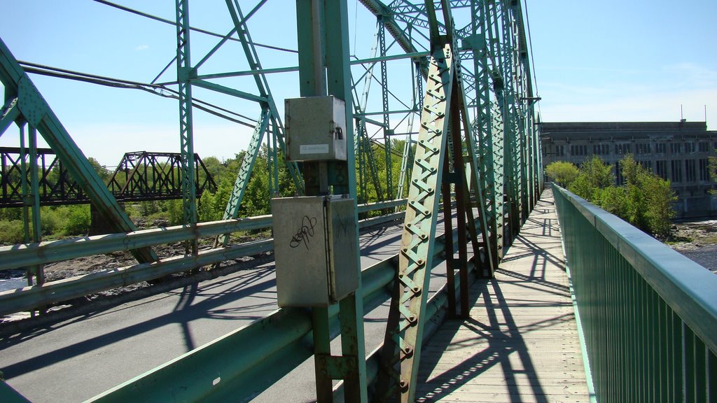 Pont Curé Marchant , traverse à vélo et piéton(Old Bridge)