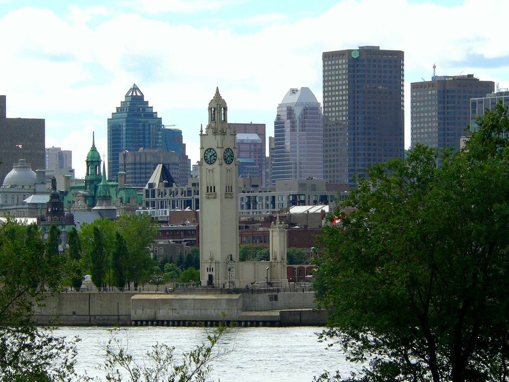 Canada, la ville de Montréal le Quai de lHorloge sur le St Laurent
