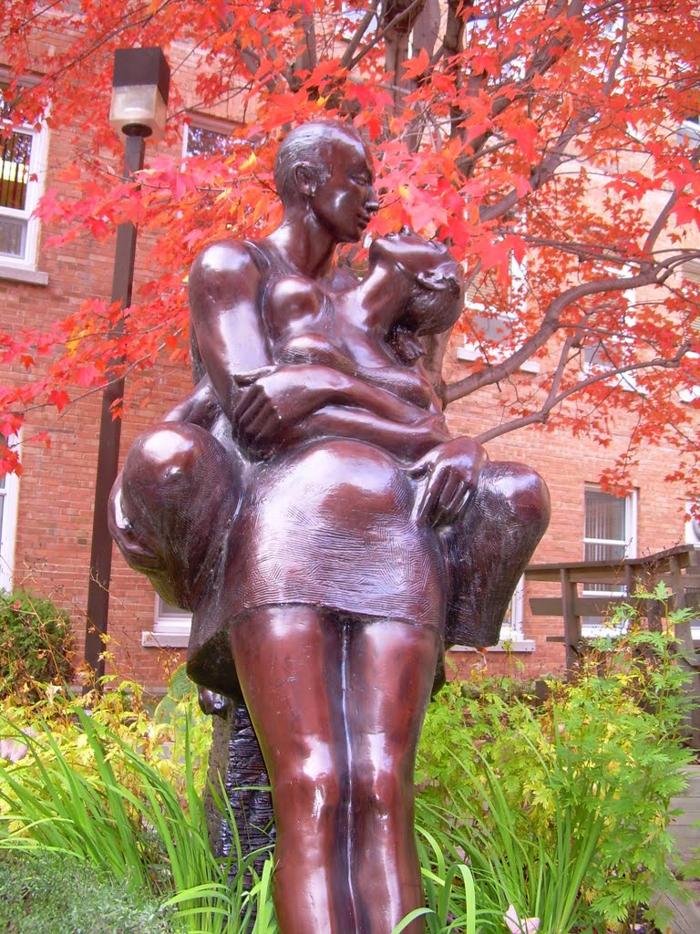 Sculpture Les Amoureux, UQAR, Rimouski, artiste: Roger Langevin