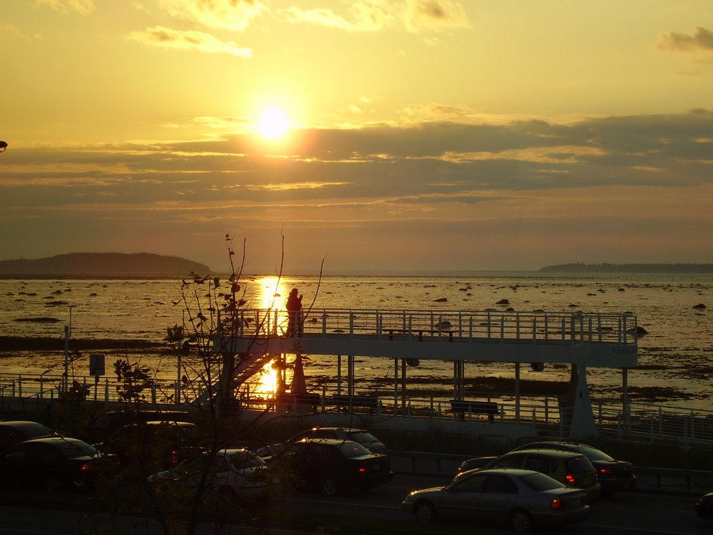 Coucher de soleil sur le fleuve en face de lHotel Rimouski