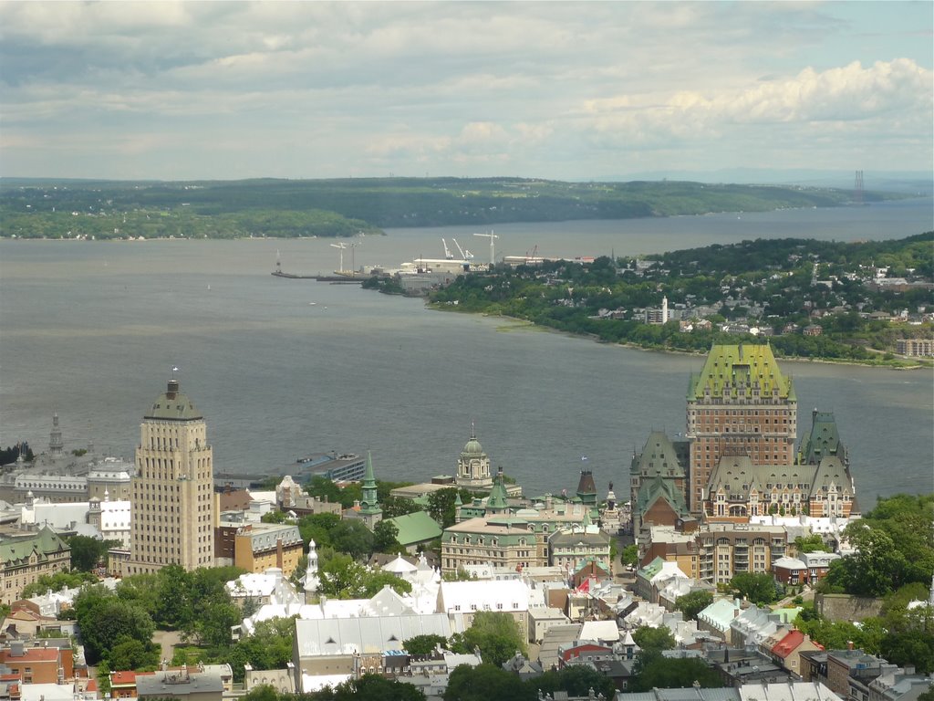 Château Frontenac, Édifice Price, chantier naval et Île dOrléans