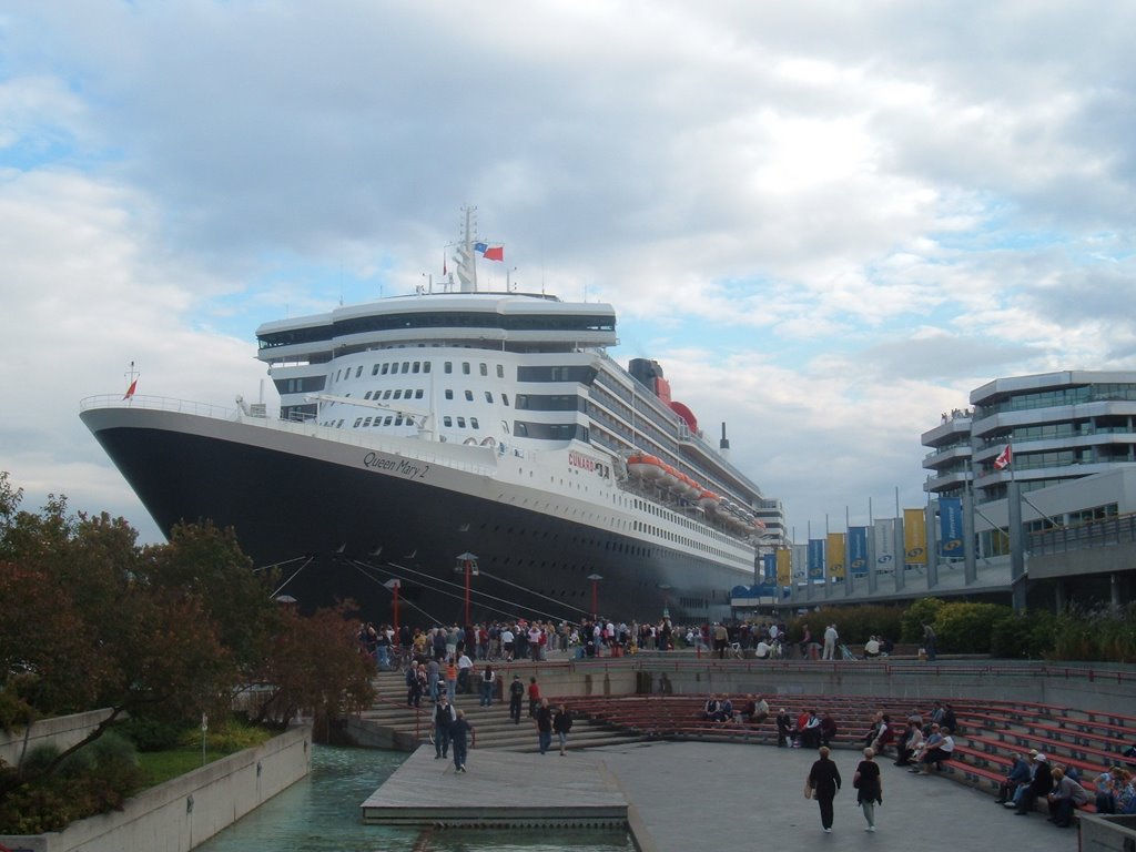 Queen Mary 2 au quai de Québec