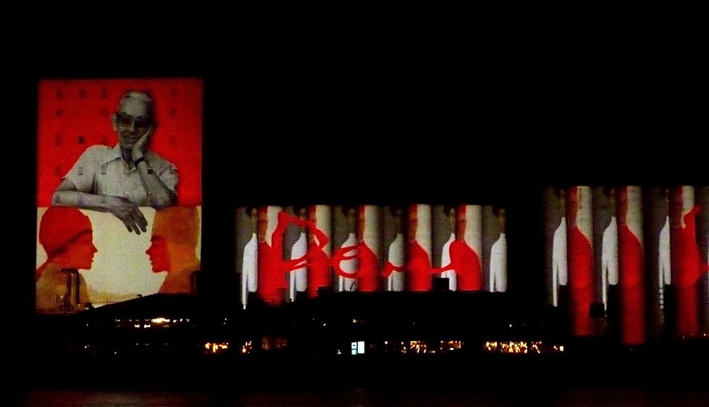 Mega-projection on 600m large (Guiness record) grains silos (Bunge) for Quebec City 400th