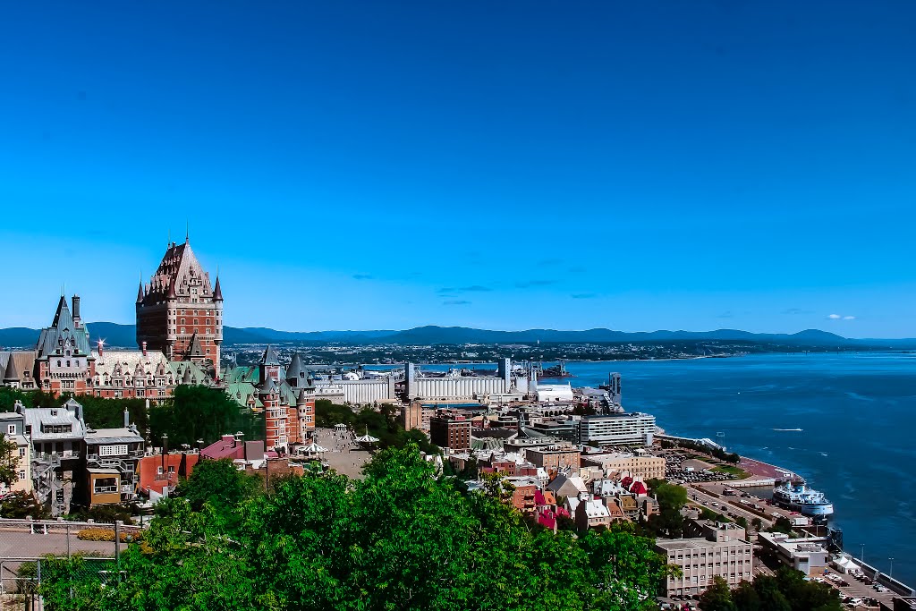 VIEUX QUÉBEC VUE DE CAP-DIAMANT _OLD QUÉBEC SEEN FROM CAP-DIAMANT