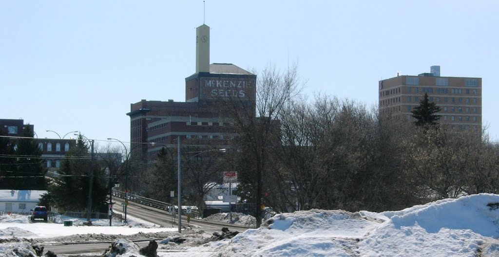 looking to the 8th Str bridge from the north side